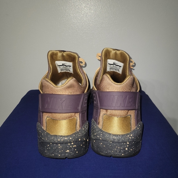 Air Huarache Premium 'Elemental Gold' - Picture 4 of 7